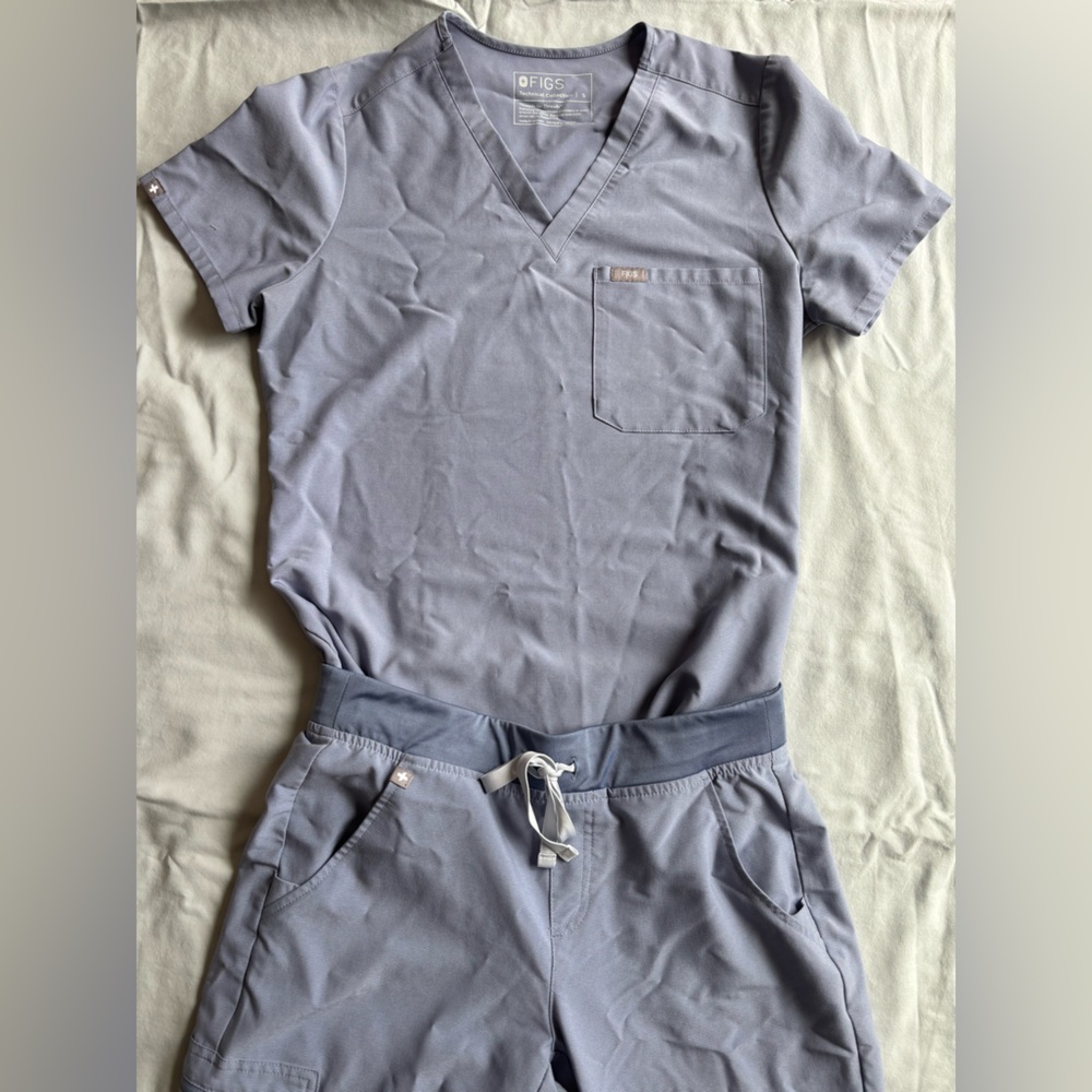 Figs Women's Scrub Set